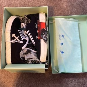 OFF WHITE Virgil Abloh sneaks . Only worn once true to size. 39 EU men 6.5 W 8.5